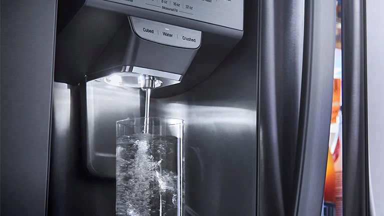 Drinking water from the water purifier in the refrigerator